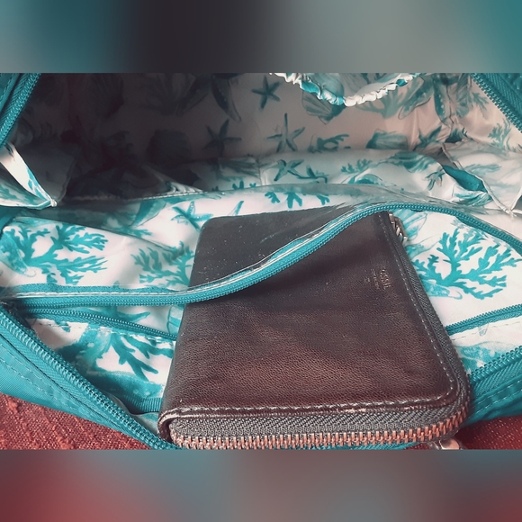 24HR SALE...EUC Lug Tracker XL Overnight Tote - Picture 5 of 16